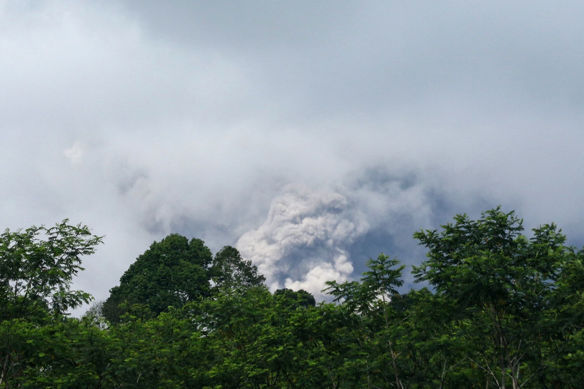 Indonesia Raises Semeru Volcano Alert, Fearing New Eruption - Bloomberg