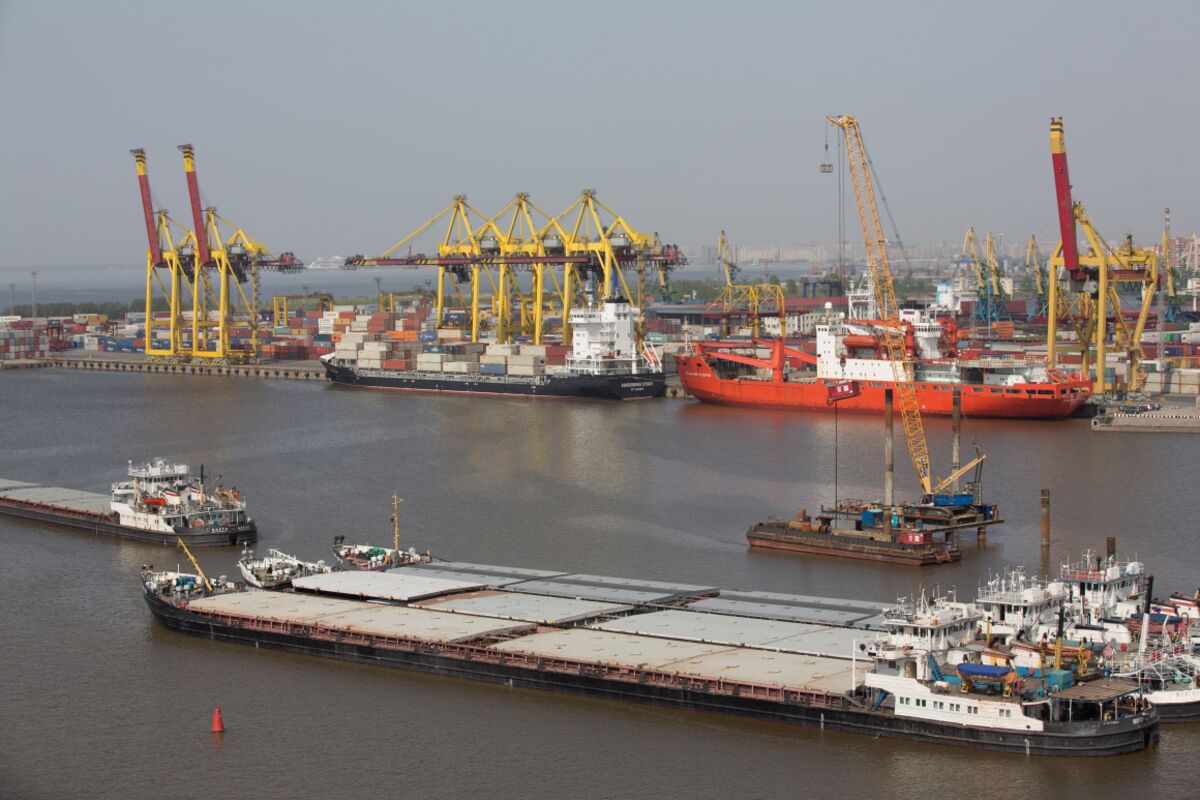 Supply Chain Latest: How War Is Rerouting Russia’s Trade Lanes - Bloomberg