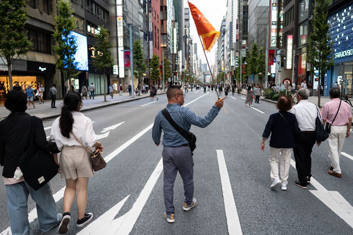 Japans Retail, Tourism Stocks Climb on Travel Pact With China