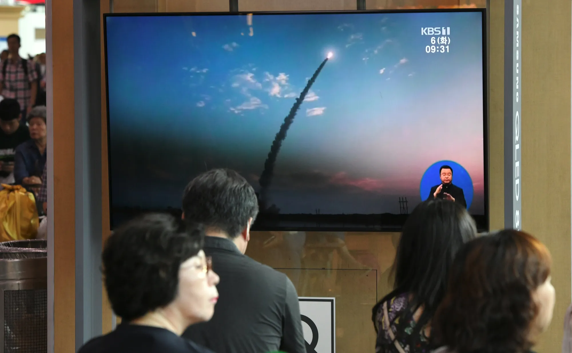 People watch a television broadcast&nbsp;showing a file footage of North Korea's missile launch, in Seoul on Aug.&nbsp;6.