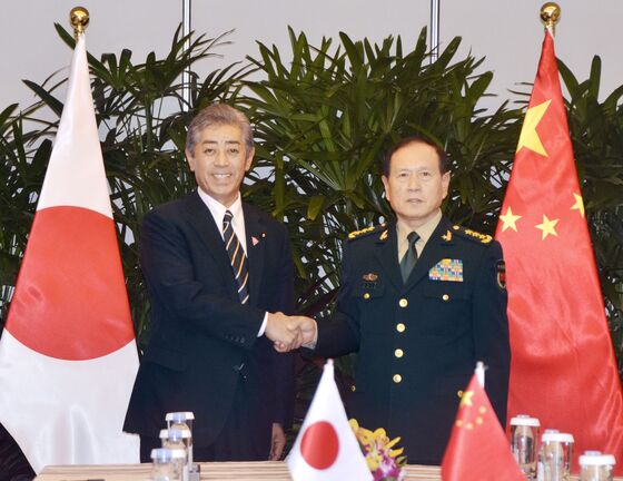 Japan, China Defense Ministers Meet for First Time in 3 Years