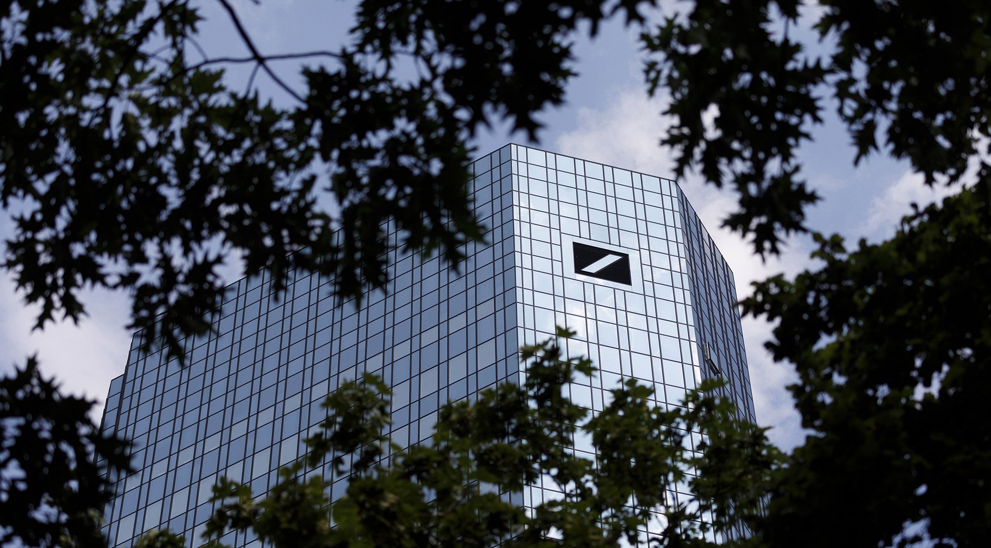 Deutsche Bank S Dws Said To Consider Sale Of Funds Platform Iks Bloomberg