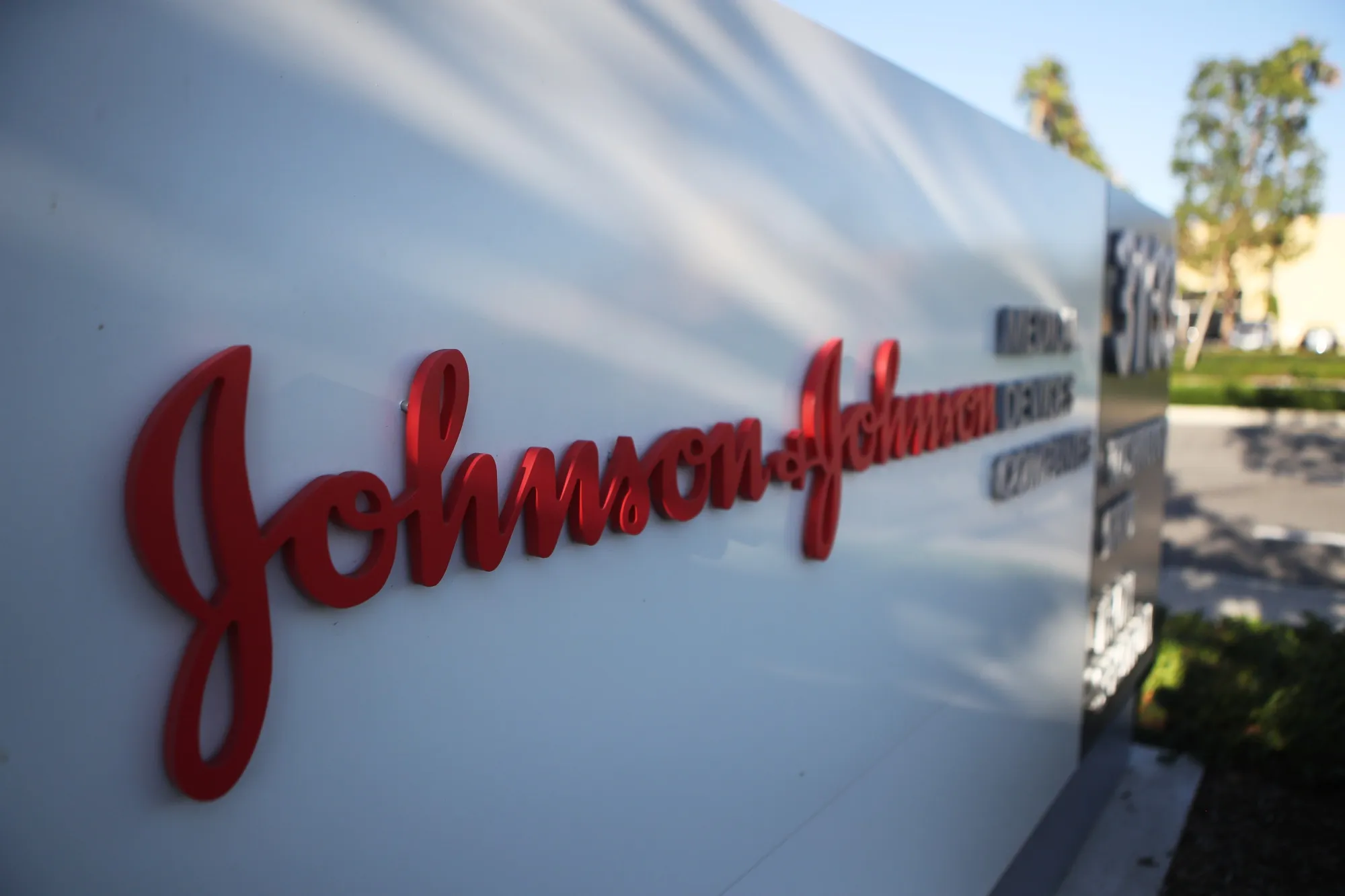 Drug makers who don’t settle may find themselves being sued.
