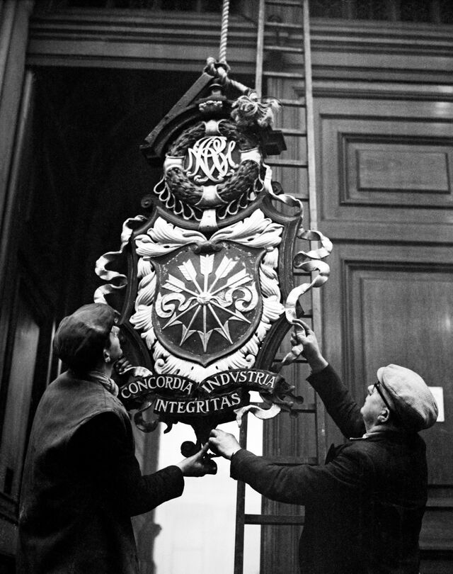 The Rothschild's "Five Arrows" insignia — each arrow represents a son of Mayer Amschel Rothschild and their respective businesses — in the City of London, on Dec. 5 1962.