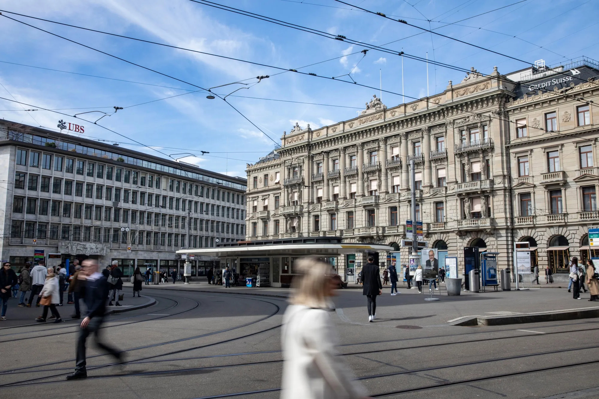 ＵＢＳがクレディ・スイス買収へ、危機収束へ歴史的な銀行統合 - Bloomberg