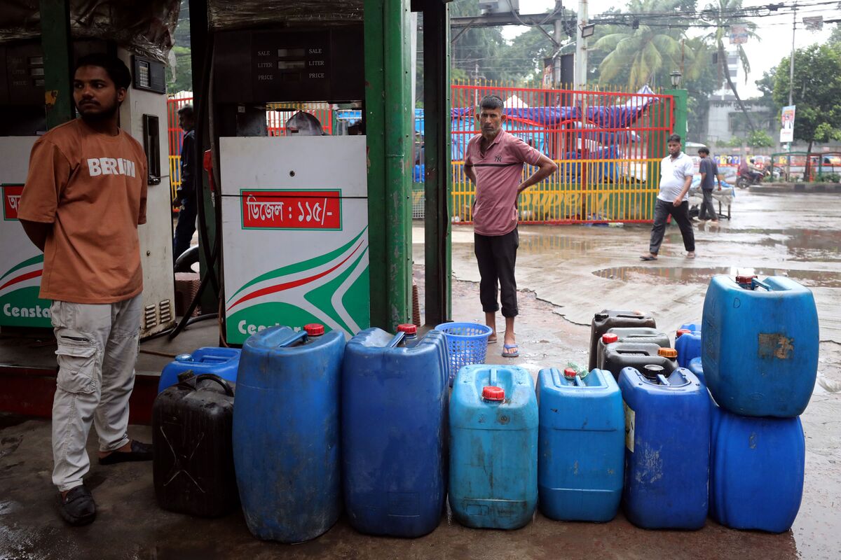 Bangladesh Pays Most for Gas Since 2022 to Ease Power Blackouts