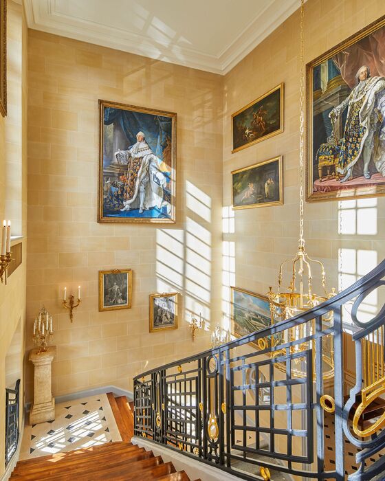 Live Like an Actual King in This Hotel on the Grounds of Versailles