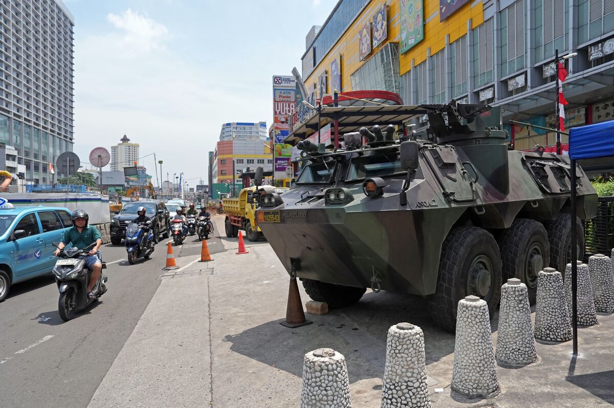 Prabowo Calls for Firm Action as Indonesia Unrest Escalates
