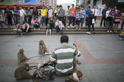 Street Performer In Guangzhou