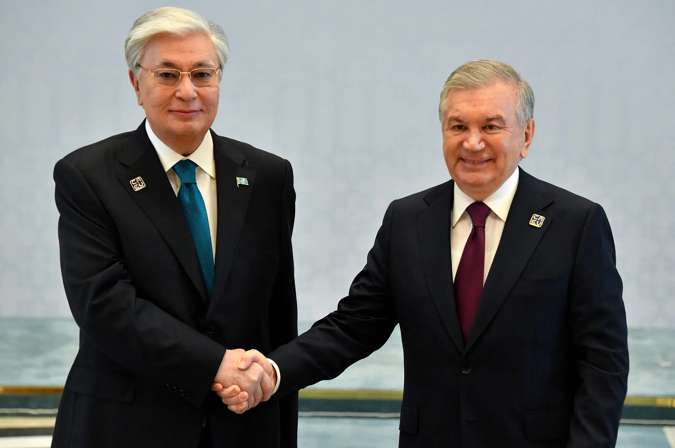Uzbekistan's President Shavkat Mirziyoyev, right,&nbsp;greets Kazakhstan's President Kassym-Jomart Tokayev during the EU-Central Asia summit in Samarkand,&nbsp;Uzbekistan, on April 4.