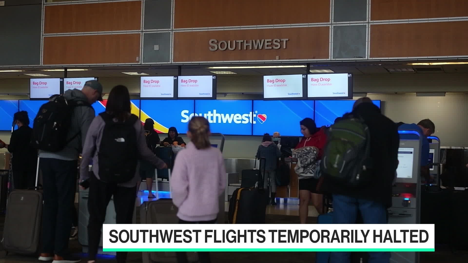 Watch Southwest Airlines Grounds Flights for 16 Minutes Bloomberg