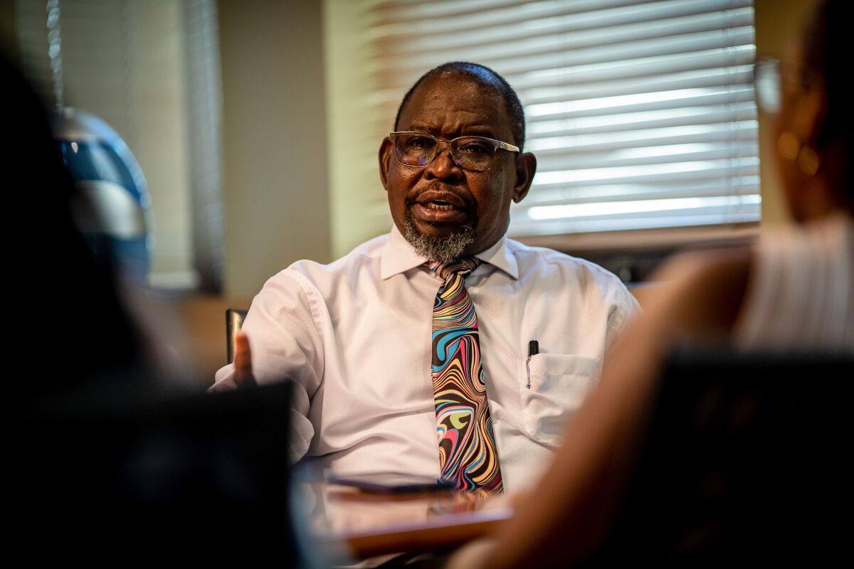 South African Finance Chief Awaiting Inflation-Targeting Report