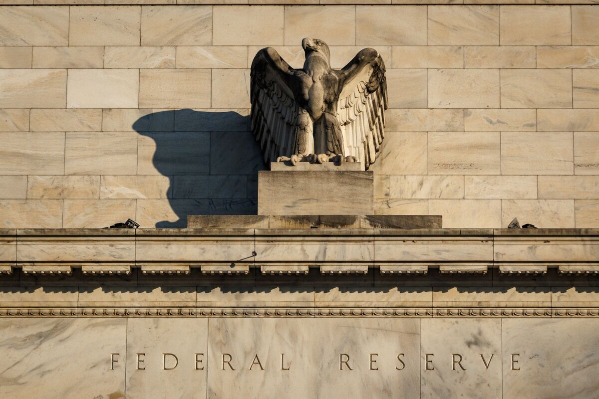 Treasuries Fall as Inflation Data Erode Fed Rate-Cut Wager