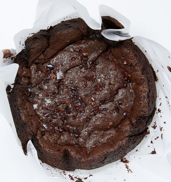 Baker to the Stars’ Simple Recipe for Flourless Chocolate Cake at Home