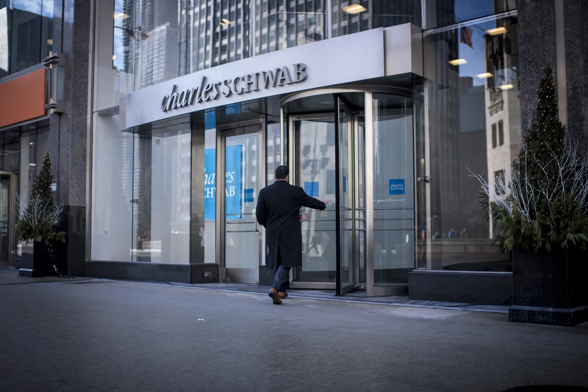 How No-Fee Investing Caught on - Bloomberg