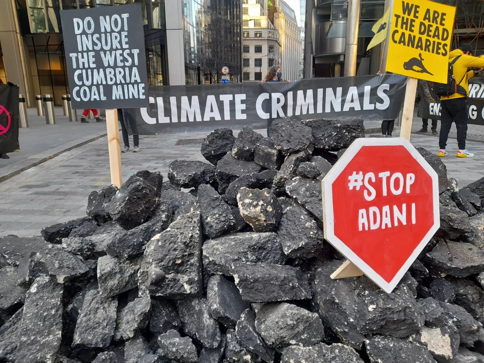 Insurance Rebellion&nbsp;dumped&nbsp;fake coal outside the&nbsp;Lloyd’s of London&nbsp;building on April 23.