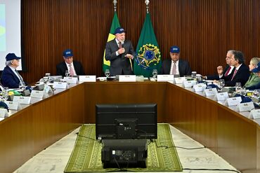President Lula Holds Ministerial Meeting