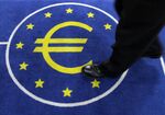 Euro Falls On Europe Crisis
