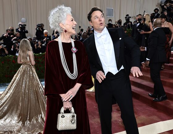 Elon Musk Channels ‘Downton Abbey,’ Talks Twitter at Met Gala