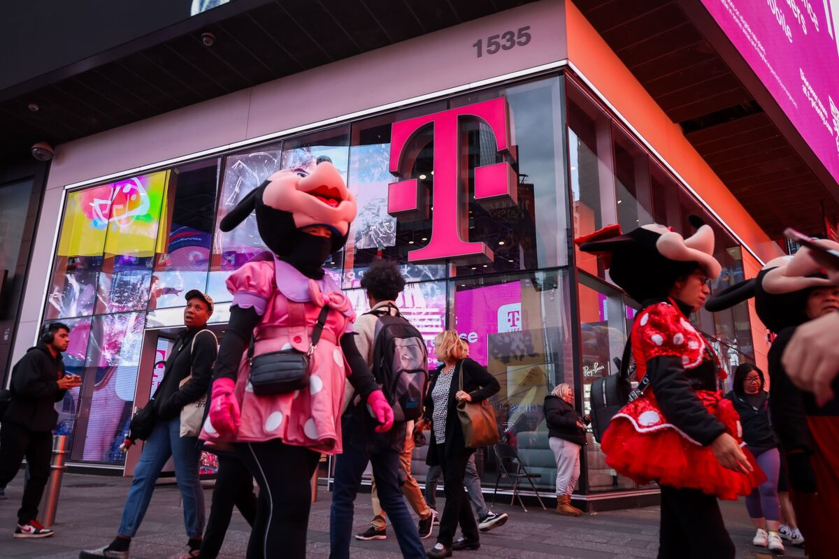 bloomberg.com - Chris Hughes - T-Mobile Has Plenty to Gain From a $260 Billion German Merger