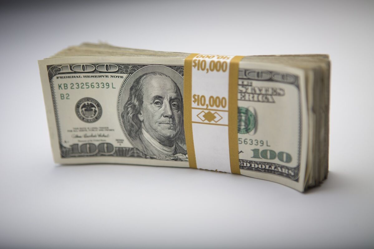 RBI’s Dollar Push Gives Indian Non-Residents a Shot at Juicy Returns