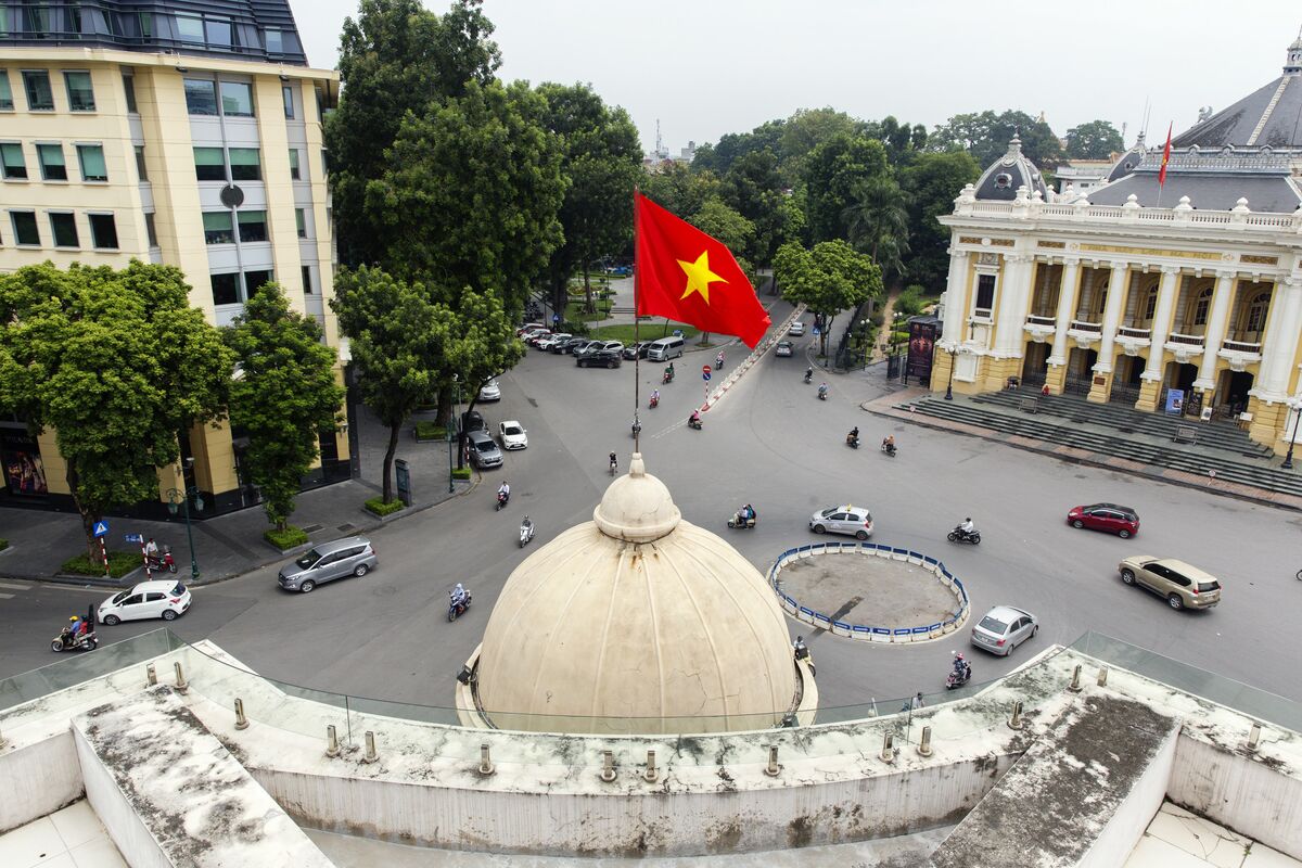 Vietnam Stocks Set to Hit EightMonth High as Outlook Improves Bloomberg