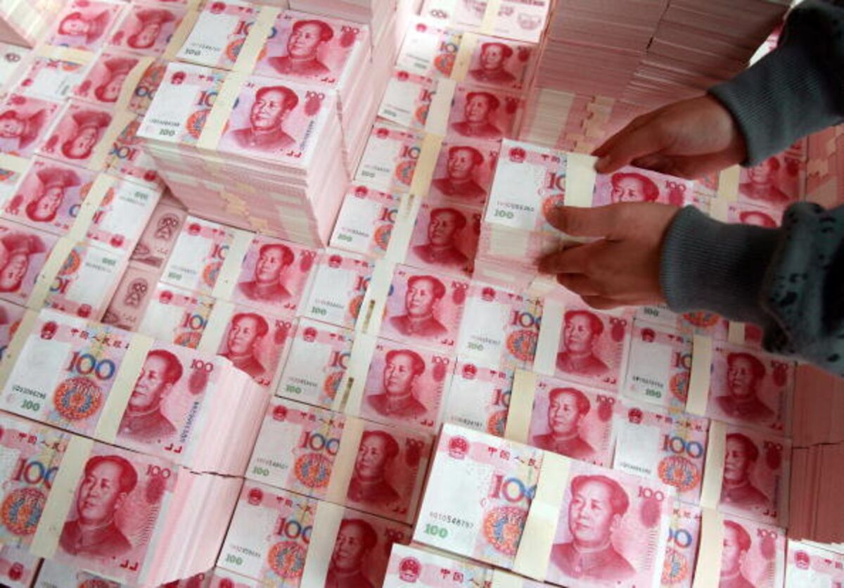 Why China Can t Stop Capital Outflows Bloomberg