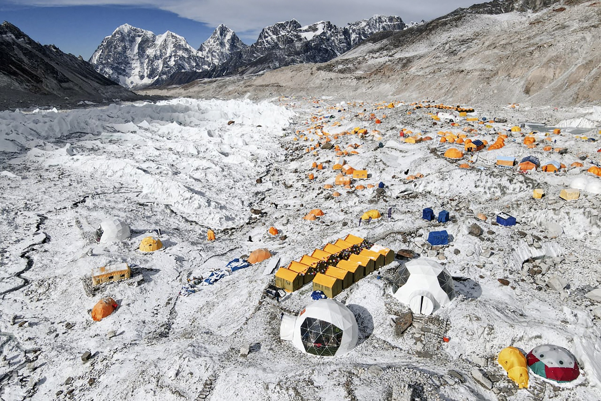 pictures of mount everest bodies