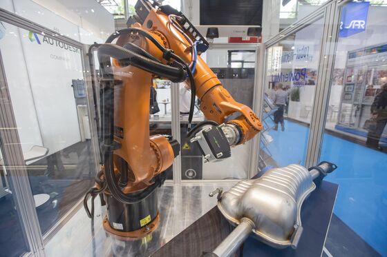 Midea Considers China Relisting for German Robotics Firm Kuka