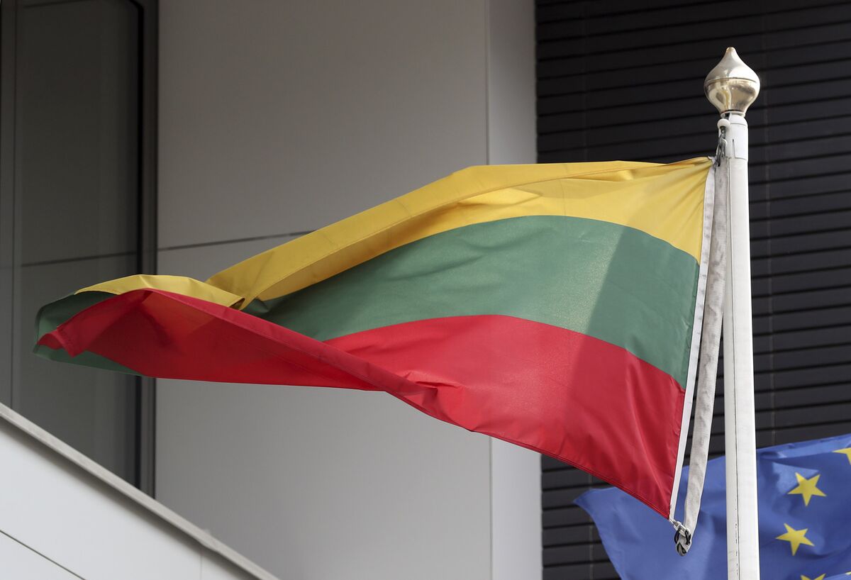 Литва сейм флаг. Сейм латвии. Флаги прибалтийских государств литвы латвии эстонии. Белоруссия мигранты литва. Парламент литвы.