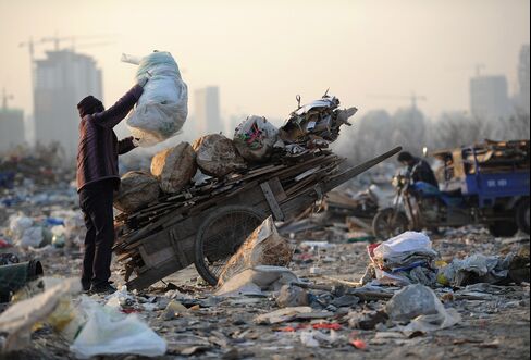 China Approves Income Plan as Wealth Gap Poses Risks to Xi