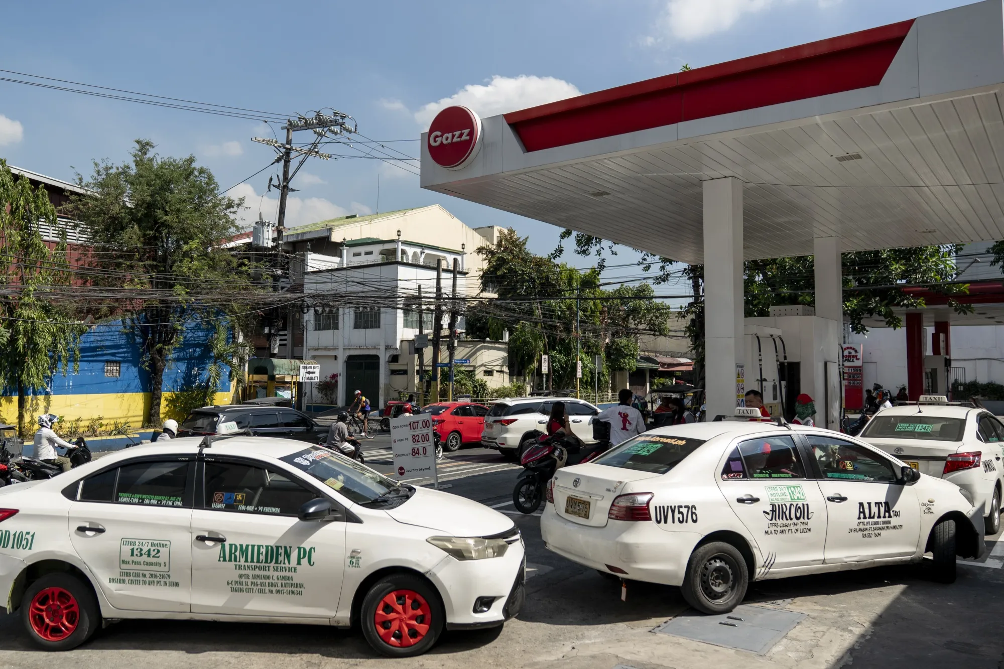 Motorists wait in line at a gas station in Mandaluyong, the Philippines, in March.