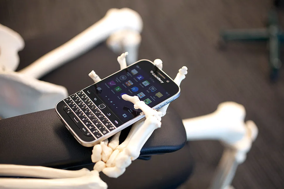 Hands-On With the BlackBerry Classic - Bloomberg
