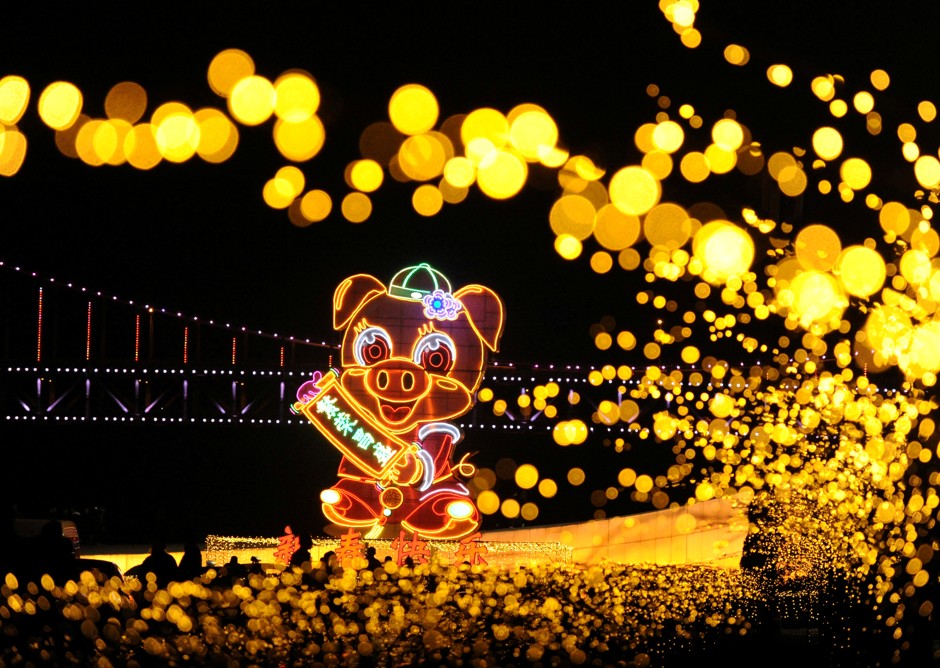 Giant pig-shaped lantern lights up ahead of the New Year and Lunar New Year celebrations at Xinghai Square