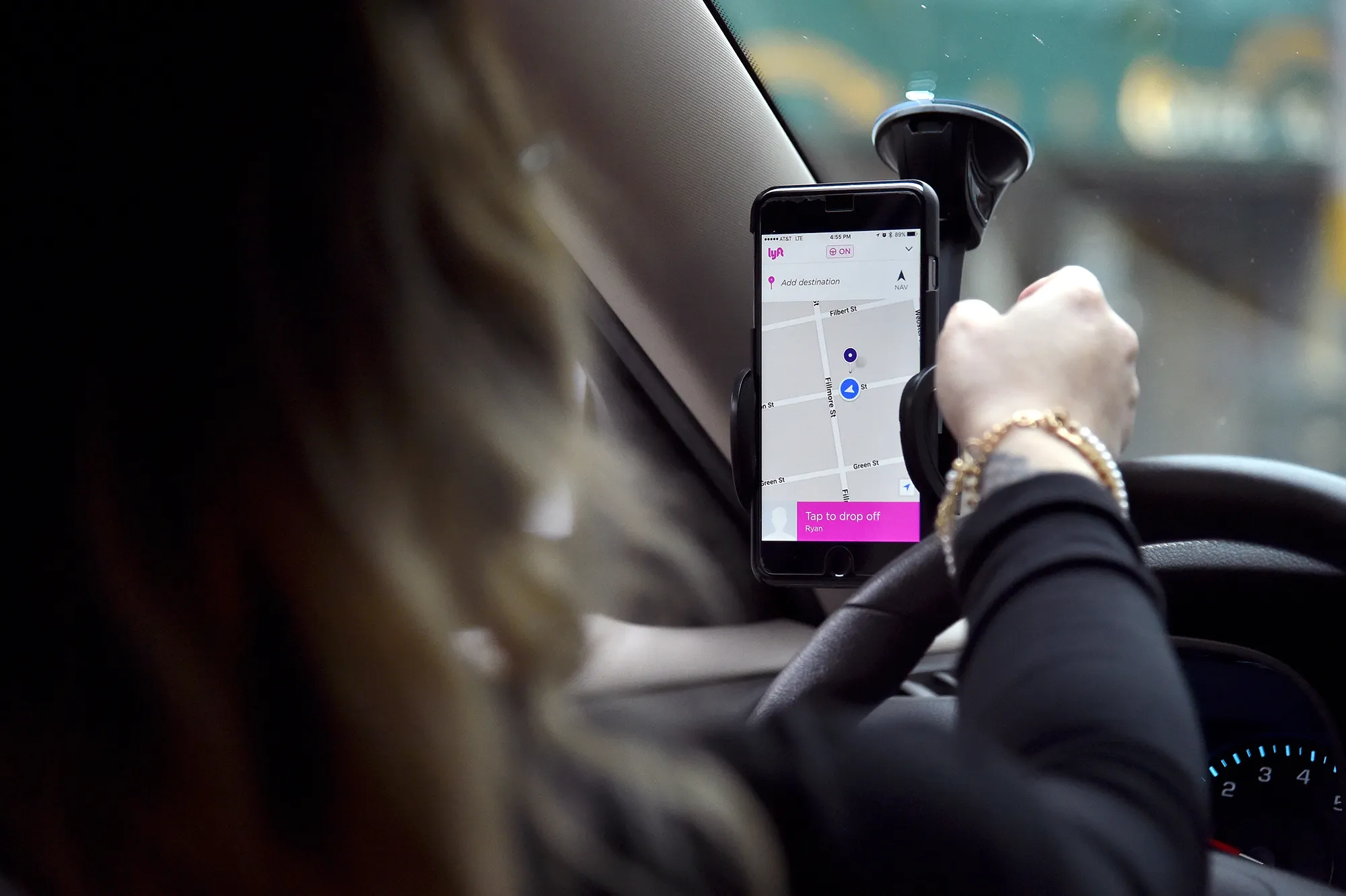 Coronavirus Impact: Uber, Lyft Driver Weigh Safety vs. Paycheck - Bloomberg