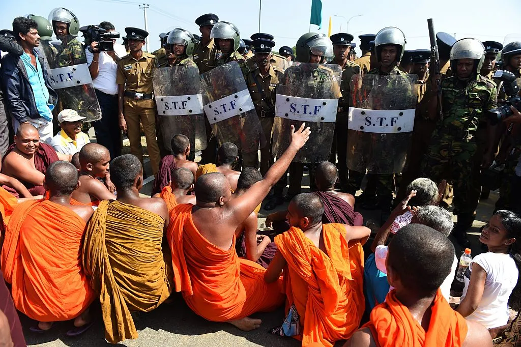 Sri Lankan monks protesting at Hambantota.