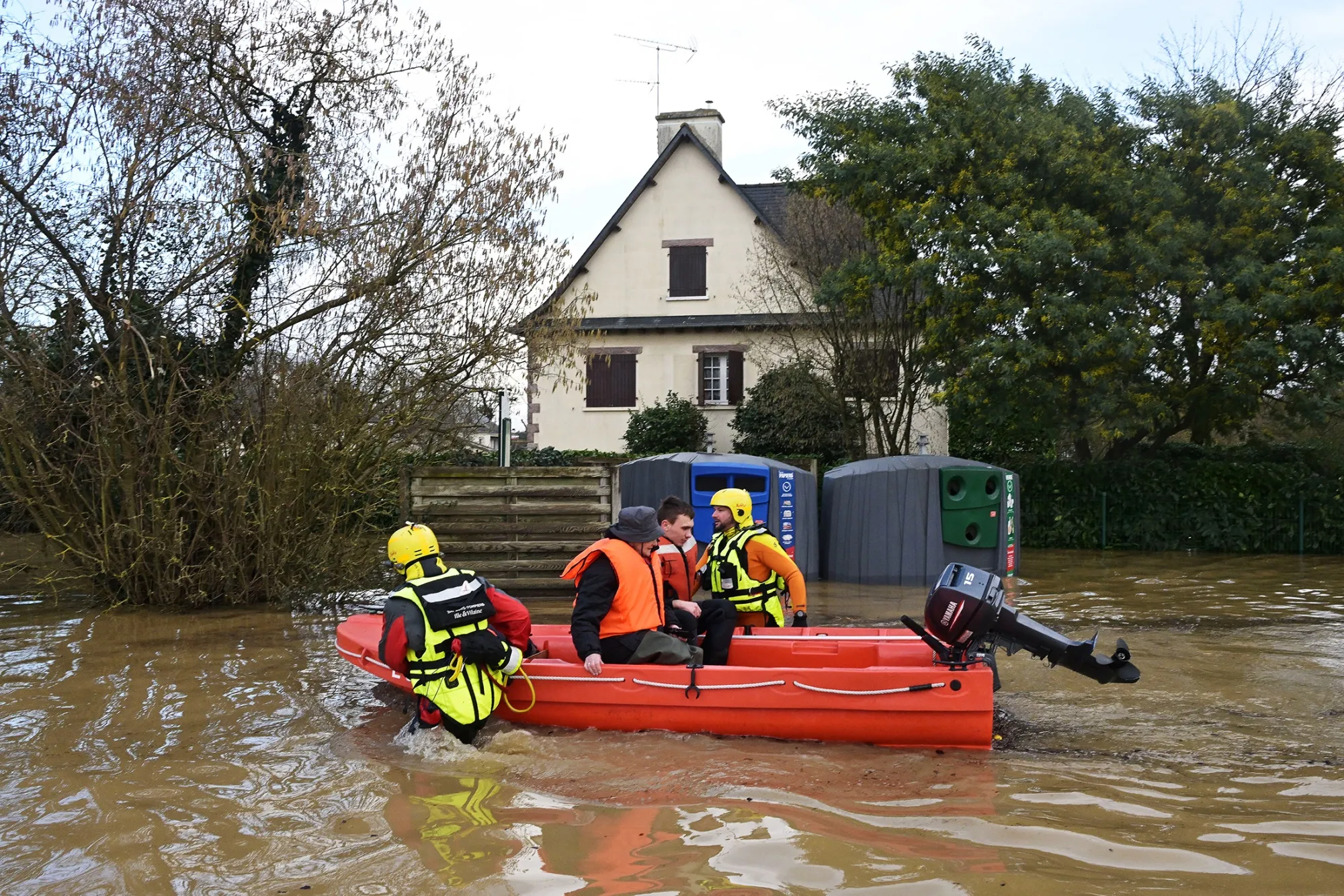 Storm Triggers Worst Floods in 40 Years in Northwest France - Bloomberg