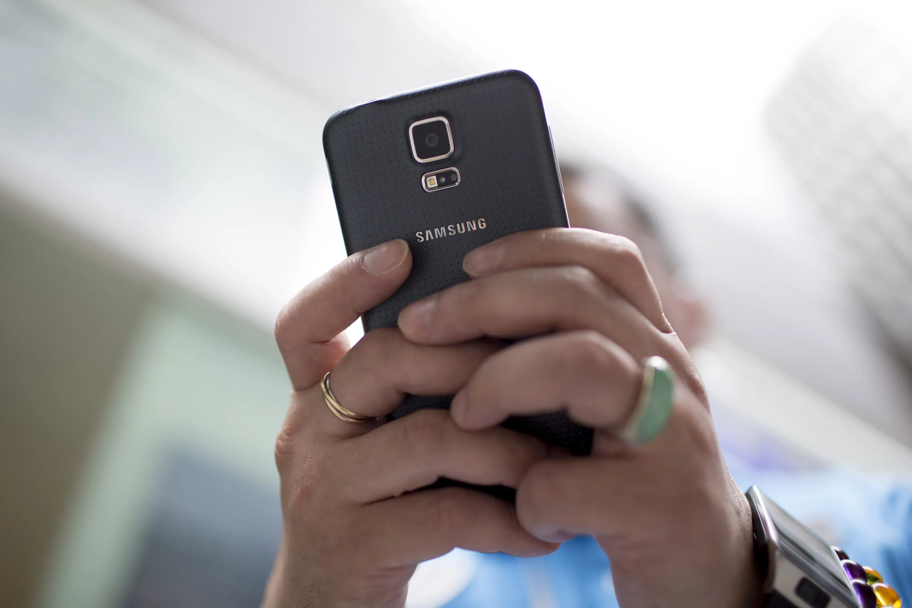 Samsung's Galaxy S5 smartphone. Photographer: Brent Lewin/Bloomberg