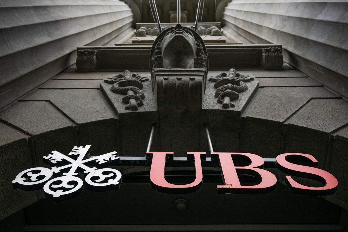 Is UBS Too Big for Switzerland After Government’s Capital Demand?