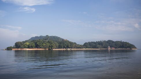 View of Ilha de Brocoió.