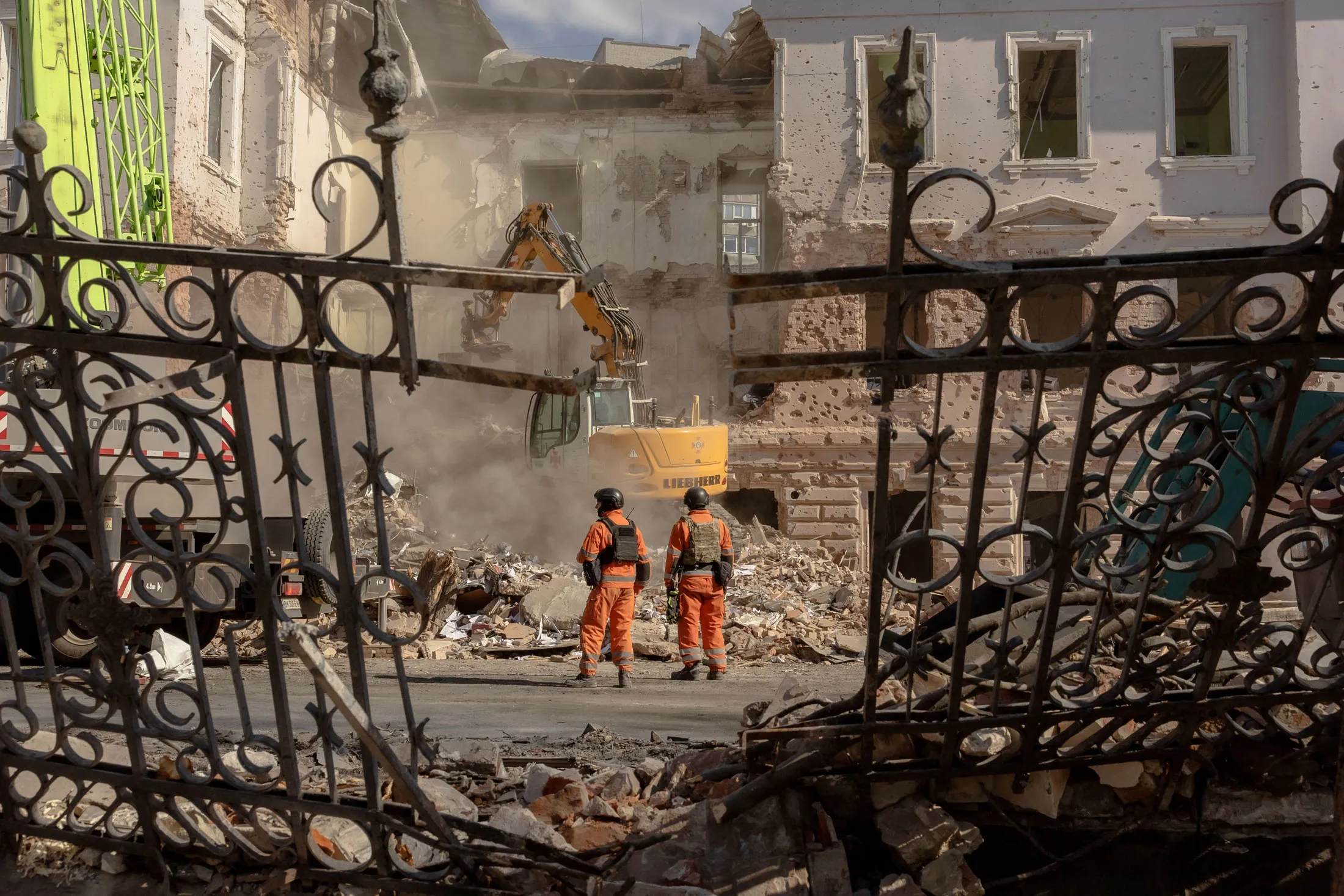 Emergency services at the site of a Russian missile attack in Sumy, Ukraine, on April 14.