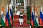 Out of gas?: Modi waiting for Putin to arrive during a visit to India in December 2021.