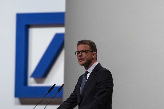 Deutsche Bank CEO Mulls Outside Hire to Lead Investment Bank