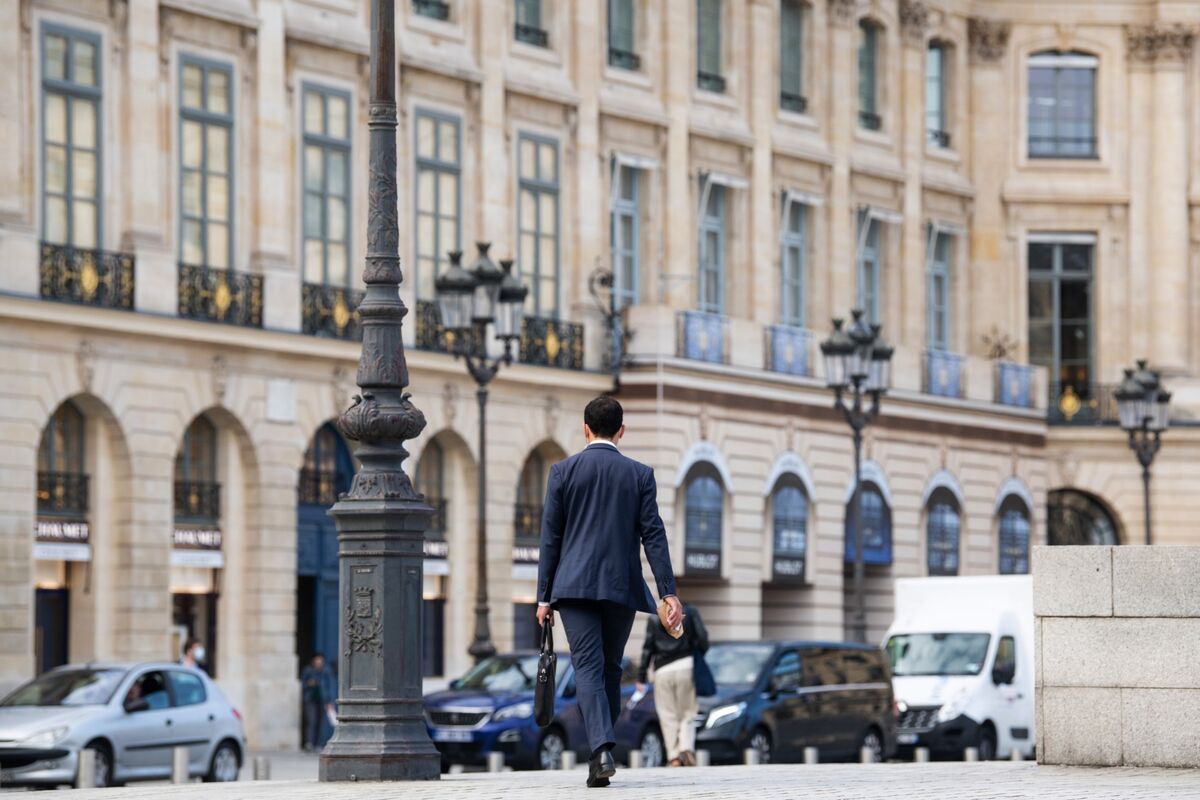 Banking Barflies Eye Demise of France’s Brexit Tax Breaks