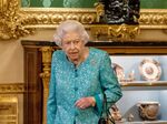 relates to 英エリザベス女王、公務復帰予定の式典を欠席-健康巡る懸念強まる