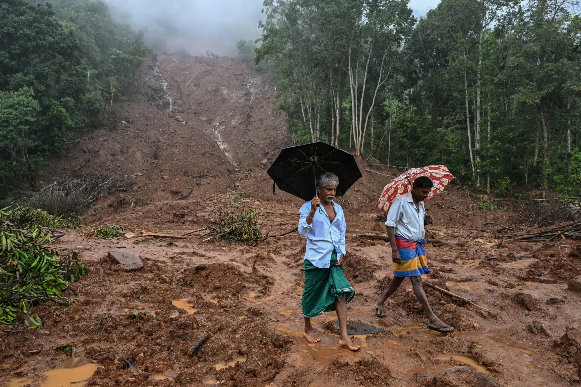 Sri Lanka Keeps Key Rate Steady to Support Cyclone Recovery - Bloomberg