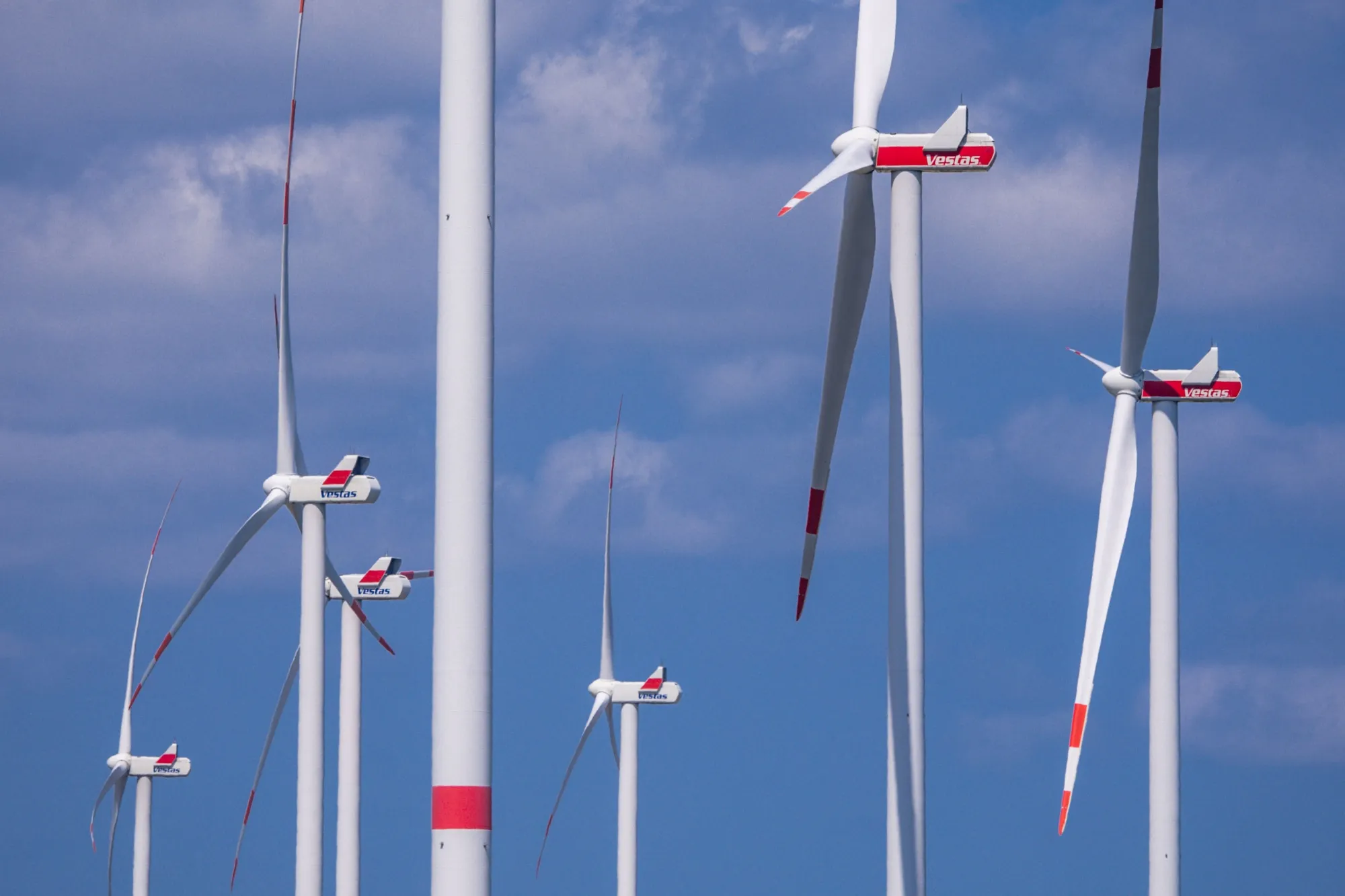 Danish wind-turbine maker&nbsp;Vestas Wind Systems plans to invest more than €250 million&nbsp;to build a new factory in Scotland