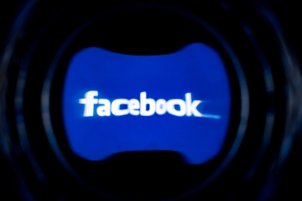 Facebook, Beware: The Metaverse Is Flat, and Zuckerberg Needs a Plan -  Bloomberg