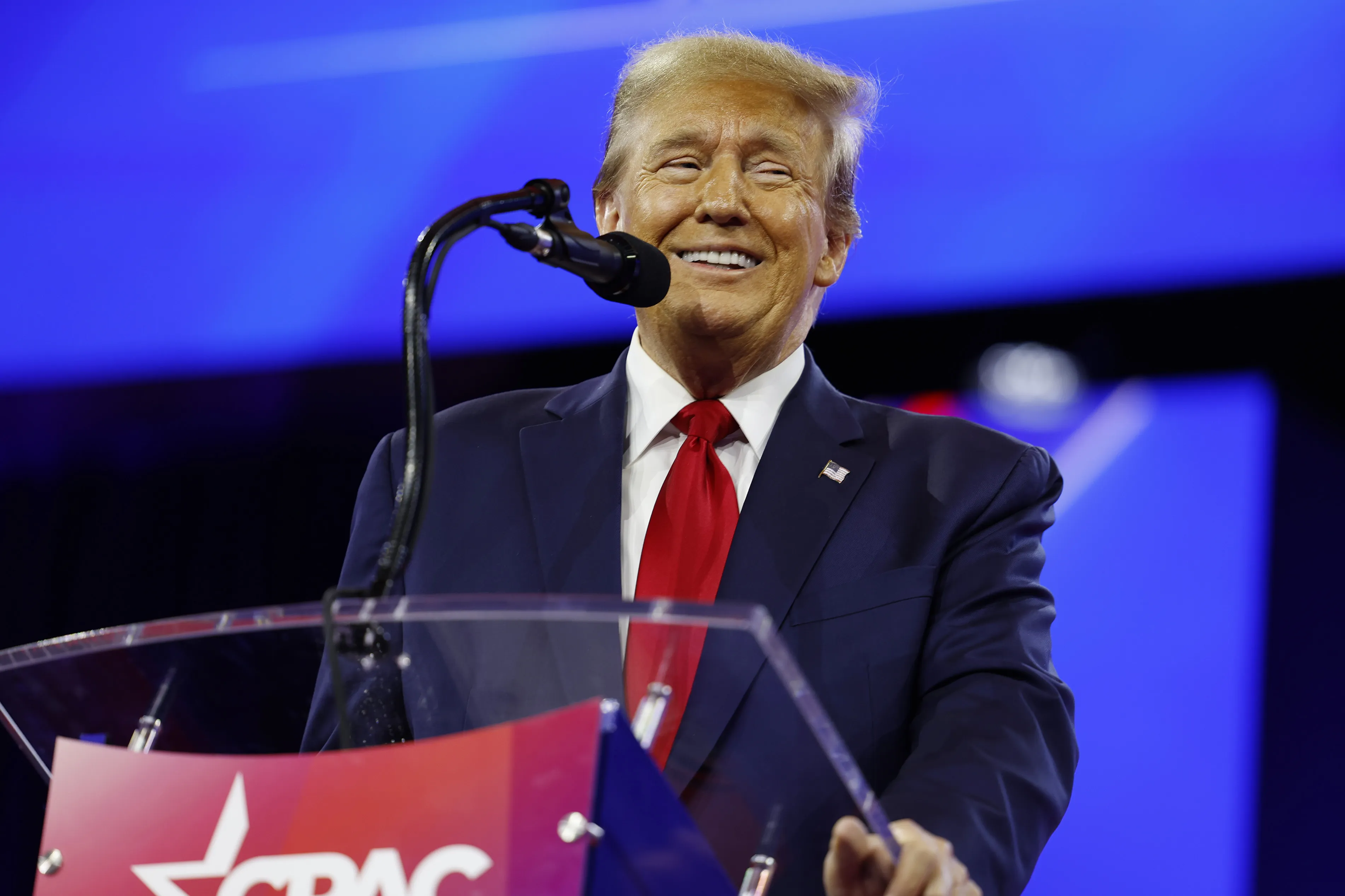 トランプ氏、保有株で40億ドルの棚ぼた利益も－訴訟費用も優にカバー - Bloomberg