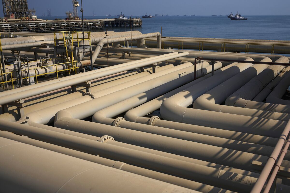 bloomberg.com - Yongchang Chin - Middle East Oil Markets Weaken on Optimism Over Increased Supply